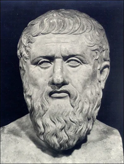 Philosophe majeur, disciple de Socrate, il a vécu à Athènes dans la première moitié du IVe siècle et laissé une oeuvre philosophique considérable, sous formes de dialogues et une réflexion sur le monde sensible, le beau, les idées :