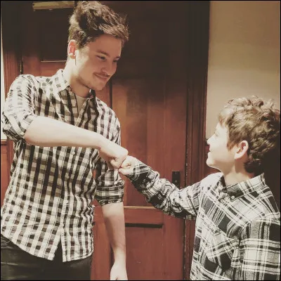 Avec qui joue-t-il à Roblox' ?