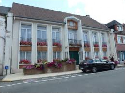 Commune des Hauts-de-France, dans l'arrondissement de Saint-Omer, Fauquembergues se situe dans le département ...