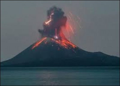 Dans quel pays se situe le volcan Krakatoa ?