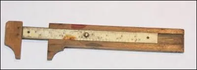 A combien de centimètres équivaut le pied (unité de grandeur) ?