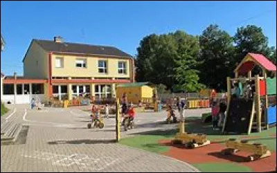 Dans laquelle de ces tierces de mots se trouve un intrus de genre ?