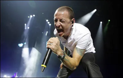 En 2017 Linkin Park perdait son chanteur, Chester Bennington. À quel âge s'est-il donné la mort ?