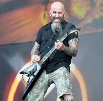 En 2015, dans quelle série est apparu Scott Ian, guitariste d'Anthrax ?