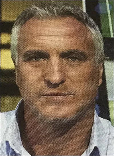 Nous changeons de joueur, nous allons étudier le cas de David Ginola.
Durant un match décisif contre la Bulgarie pour la qualification pour la CDM aux États-Unis, Ginola commit une erreur. 
Quelle est cette erreur qui sera déclarée fautive de la défaite française ?