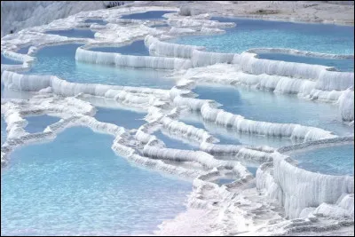 Histoire - Le début de l'Empire ottoman en 1299 est marqué par :