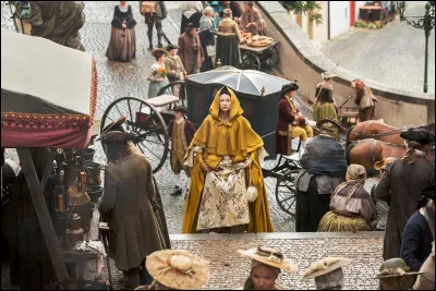 Qui est la première personne que Claire informe au sujet de Rendall (toujours en vie) ? Que lui conseille cette personne ?