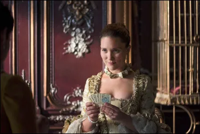 Louise apprend à Claire qu'elle est enceinte. De qui est cet enfant ? Veut-elle le garder au début ?