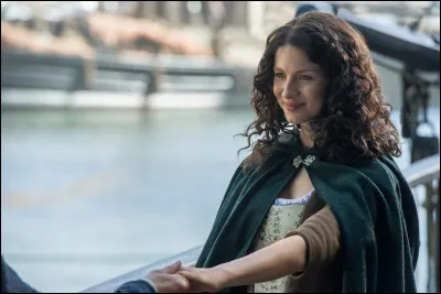 Qui retrouve-t-elle ? Que lui annonce-t-elle ?