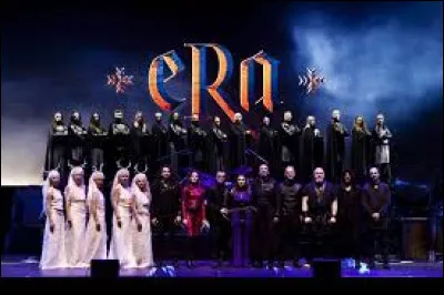 En 2017, sort un nouvel album contenant des remix et des inédits. Comment se nomme-t-il ?