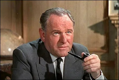 Qui est le directeur du Secret Intelligence Service (plus communément MI6), donc le supérieur de Bond ?