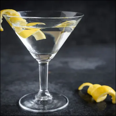 Quel cocktail demande-t-il toujours mélangé au shaker, pas à la cuillère ?