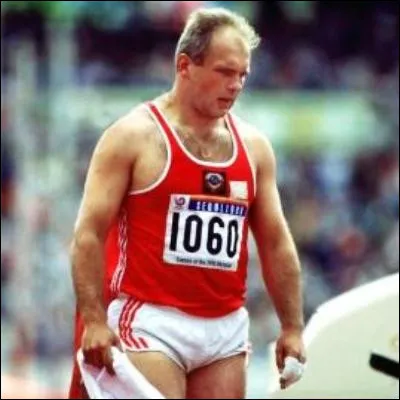 Dans quelle &eacute;preuve d'athl&eacute;tisme le Sovi&eacute;tique Yuriy Sedykh d&eacute;tient-il le record du monde depuis 1986, avec un lancer &agrave; 86,74 m&egrave;tres ?
