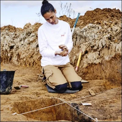 Quelle arch&eacute;ologue est l'h&eacute;ro&iuml;ne de la saga de jeux vid&eacute;o "Tomb Raider" ?