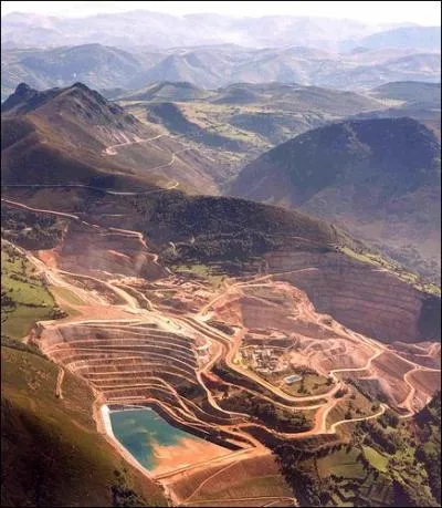 Dans quel pays, au début de l'année 1996, un formidable filon d'or a été découvert près du fleuve Narcea ?