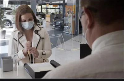 Les clients doivent porter obligatoirement le masque.