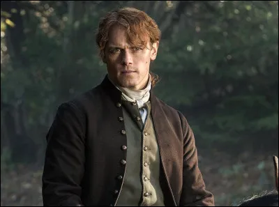 Les Highlanders se font fusillés les uns après les autres par les Anglais. Pourquoi Jamie échappe-t-il à cela ? Où est-il envoyé ?