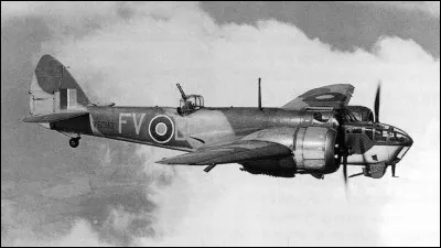 Ce bombardier moyen triplace a constitué l'épine dorsale des formations de bombardement de la RAF jusqu'en 1942 ; il a été notamment engagé au dessus de Maastricht et de Tongres les 12 et 13 mai. De quel avion s'agit-il ?