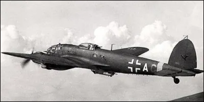 Ce bombardier allemand, mis en service en 1937, a constitué le principal outil des opérations de bombardement de la Luftwaffe en 1940. Quel est cet appareil, emblématique des bombardiers moyens rapides de la Luftwaffe ?
