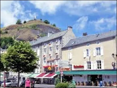 Elle est surnommée "la ville aux trois rochers".