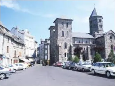 C'est une cité de caractère à une altitude moyenne de 700 mètres.