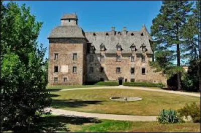Elle possède un château médiéval qui s'appelle Conros.