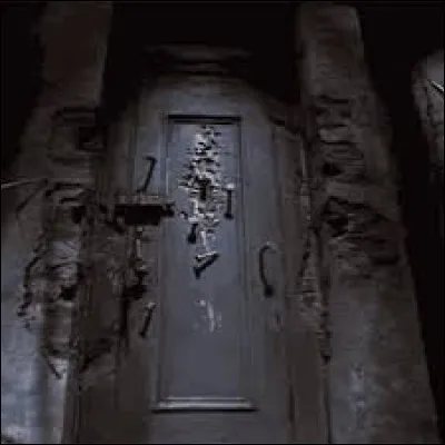 Comment s'appelle la pièce sombre dans laquelle la directrice met les enfants qui ne sont pas sages ?