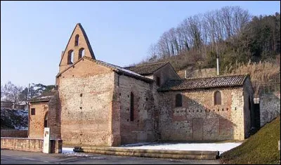 Commune occitane, cette ville abrite la plus vieille église de France qui était par le passé une villa romaine.