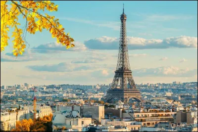 Notre capitale française connue sous le surnom de "Ville lumière" est jumelée avec une seule ville qui est, elle aussi, la capitale de son pays. Avec quelle capitale la ville de Paris est-elle jumelée ?