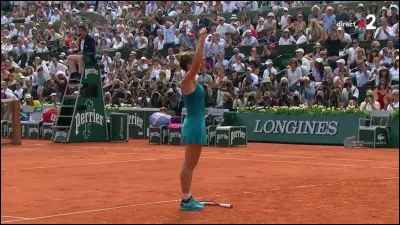 Elle est la joueuse de tennis qui a remporté le tournoi de Roland-Garros au plus jeune âge, 16 ans. Qui est-elle ?