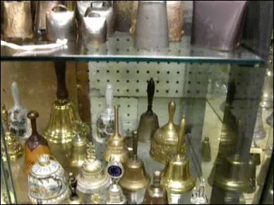 Certains collectionneurs sont passionnés par les cloches, comment les appelle-t-on ?