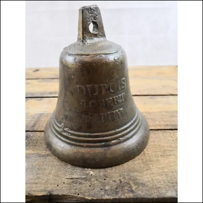 La cloche du Puy est l'une des plus anciennes cloches répertoriées en France, de quand date-t-elle ?