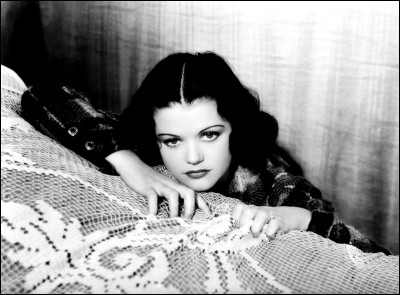 Quelle actrice française, ayant joué notamment dans "La Bête humaine" (1938) de Jean Renoir, apercevons-nous ici ?