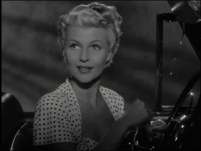 Quelle est cette actrice hollywoodienne que l'on voit ici dans le film "La Dame de Shanghai" (1947) d'Orson Welles ?