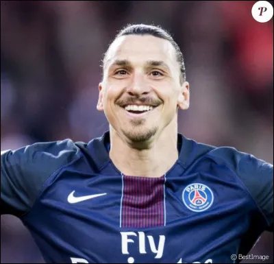 Où joue ce joueur ?