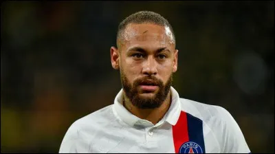 Dans combien de clubs a joué ce joueur ?