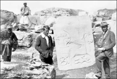 De quelle cité le roi assyrien Sargon II s'empare-t-il en 717 av. J.-C. ?