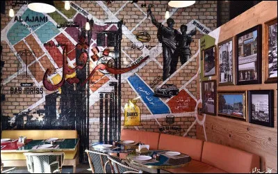 Mais soudain, vous vous réveillez de cet étrange rêve et vous vous dépêchez de rejoindre votre ami au café. Sauf qu'il n'est pas là ! Il vous a sûrement ... .