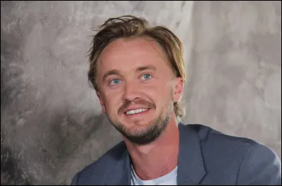 L'acteur qui a joué ce personnage se prénomme Tom.