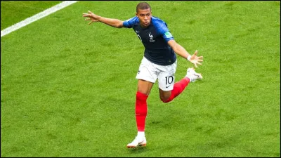 Qui était le sélectionneur de l'équipe de France de football en 1998 ?