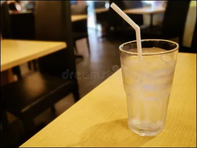 J'ai oublié mon verre d'eau sur la "table".