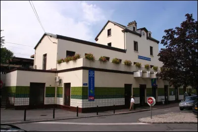 Sixième ville la plus peuplée du Val-de-Marne par ma population, mes habitants s'appellent les Maisonnais. Je suis :