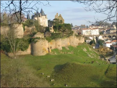Mon club de football a été le "petit poucet" de la Coupe de France 2015, mon altitude maximale est de 236 mètres et en 1998 l'auteur Pascal Paineau m'a racontée dans son livre. Je suis :