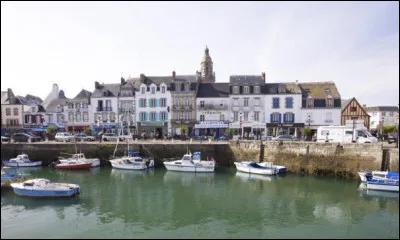 De nombreuses personnalités du monde maritime comme Nicolas Bouchart ont marqué l'histoire et fait la renommée de la localité. Ville située en Loire-Atlantique je suis...