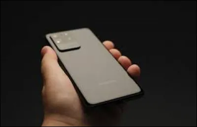 La version am&eacute;lior&eacute;e du "Samsung Galaxy S20" est le "Samsung Galaxy S20 Edge".