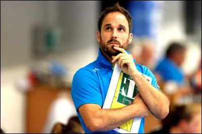 Quelle nation entraîne-t-il ?