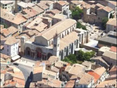 Ville de 13 000 habitants du département du Gard, située en bordure de la Camargue :