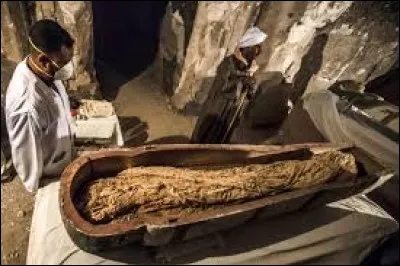 Quel âge avait la plus vieille tombe trouvée en Égypte ?