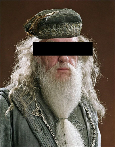 De quelle couleur sont les yeux d'Albus Dumbledore ?