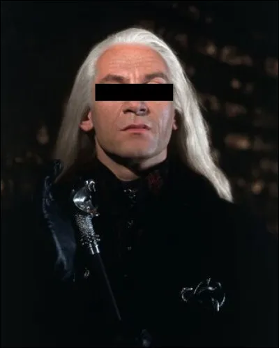 De quelle couleur sont les yeux de Lucius Malefoy ?